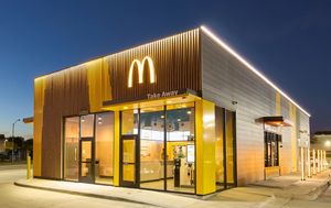 Такого McDonald's еще не было: Новая концепция ресторана для заказов на вынос и доставки
