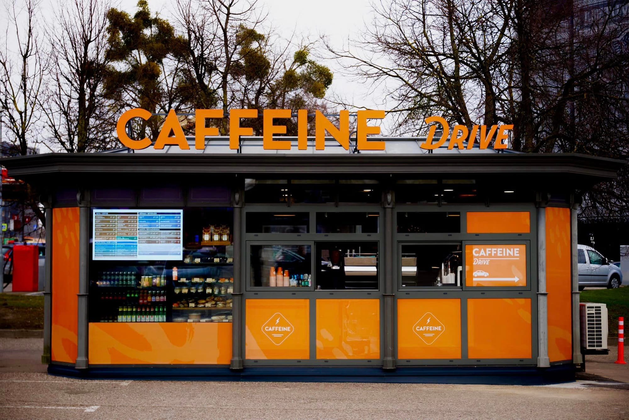 Автокафе Caffeine Drive в ретро-стиле в Каунасе (Литва)