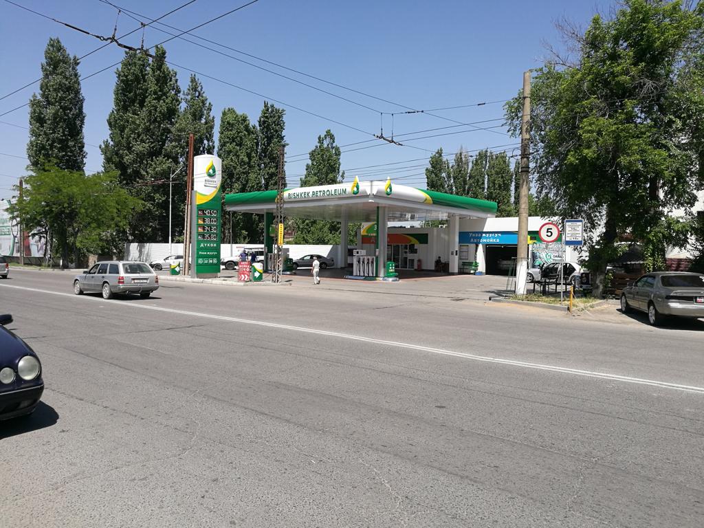 Фирма в киргизии. АЗС Bishkek Petroleum. АЗС ред Петролеум Бишкек. Заправка Бишкек Петролеум. АЗС №21 Бишкек Петролеум.