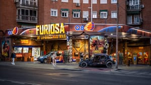 Погружение в атмосферу «Безумного Макса» на заправке в центре Мадрида