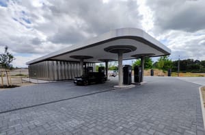Зарядная станция eLadepark Columbus в Мангейме: элегантный дизайн и передовое оборудование