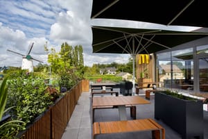 McDonald’s в Арсхоте: новый ресторан с устойчивыми технологиями и красивой террасой