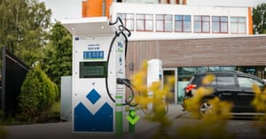 Новая самая мощная зарядная станция для электромобилей Virši теперь в Риге