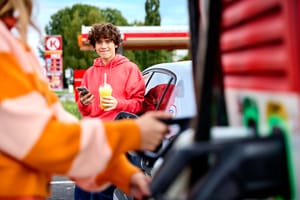 Прорыв в развитии зарядной сети Circle K – более 100 новых зарядных станций